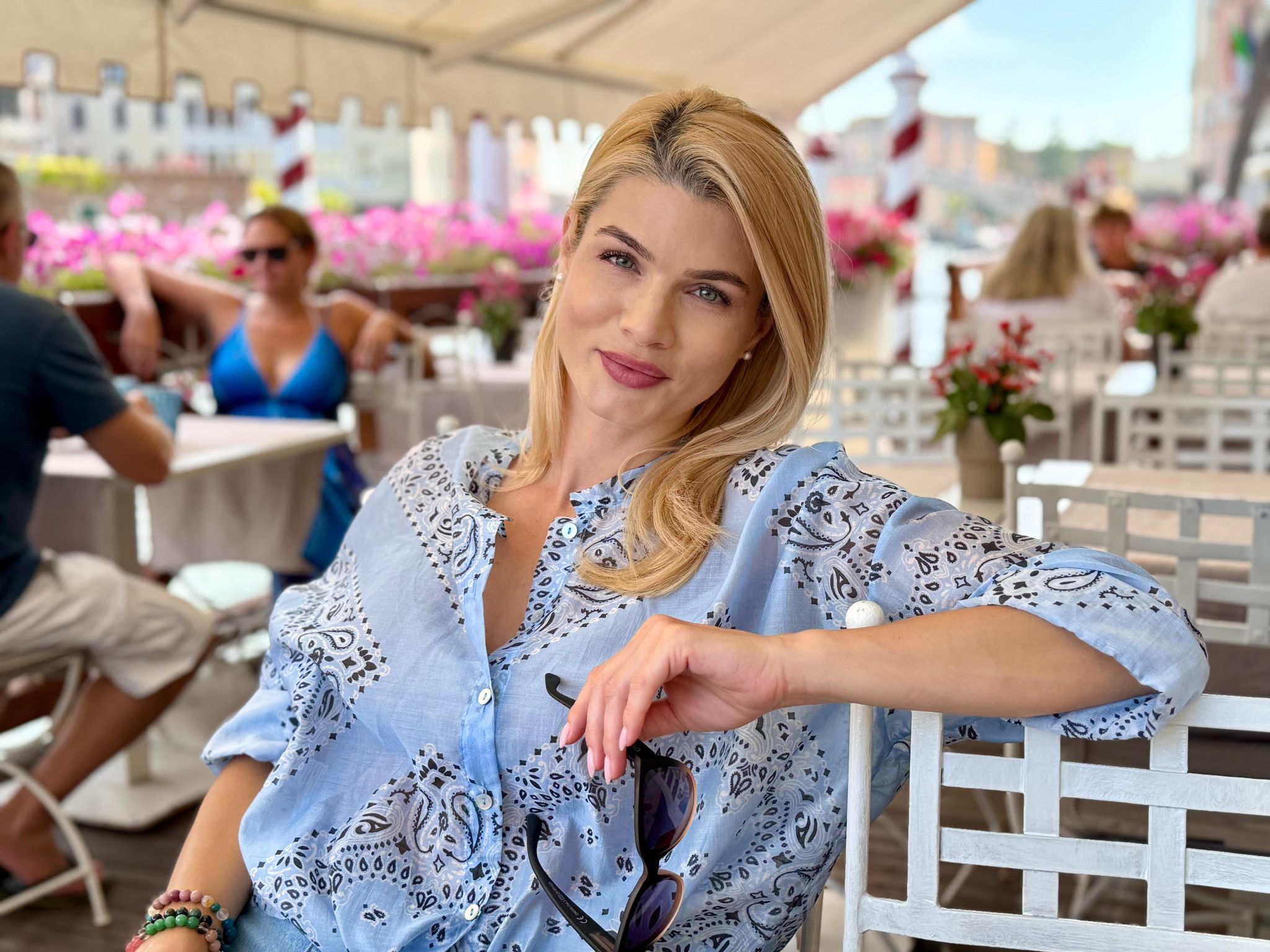 Imagini rare cu familia Ellei Prodan, actrița din „Iubire cu parfum de lavandă”. „Am fost în vacanță și în patru, și în doi”