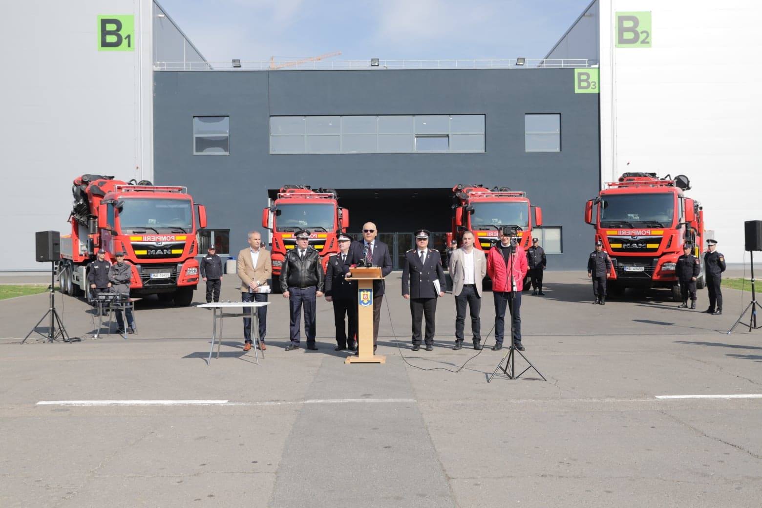 Pompierii din șase județe au primit autospeciale noi. Automacarale pentru misiuni de căutare și salvare (GALERIE FOTO)