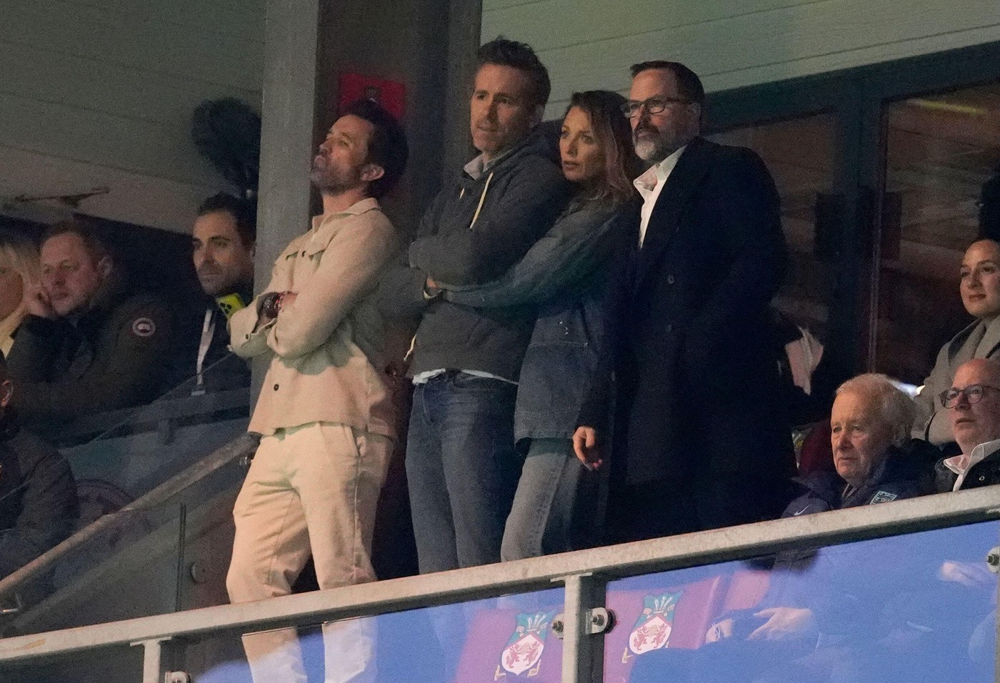 Blake Lively, apariție rară. Cum a fost surprinsă alături de Ryan Reynolds la un meci de fotbal: „Devenim obsedați”