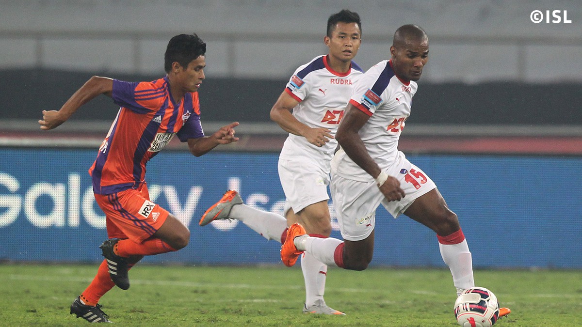 Adrian Mutu i-a mai trimis o ”felicitare din India” lui Anghel Iordănescu. ^Briliantul a marcat din nou pentru Pune City / GALERIE FOTO & VIDEO
