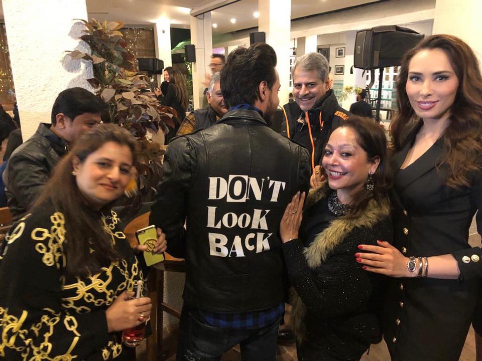 Iulia Vântur, în cea mai scurtă rochie de când s-a mutat în India. Super sexy la petrecere | FOTO