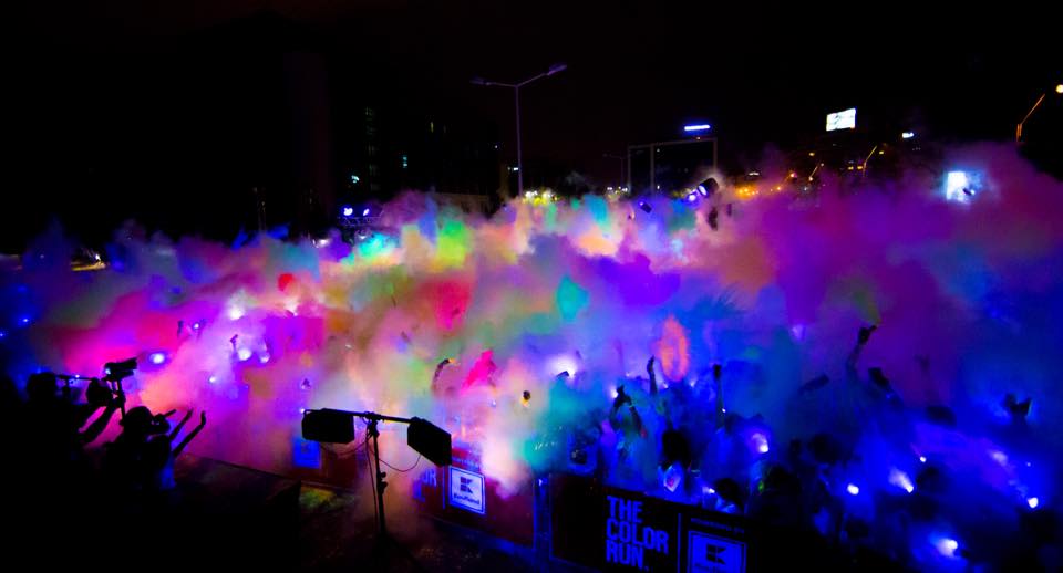 The Color Run, explozie de culoare în centrul Bucureștiului. ”Murdăriți” în culorile curcubeului