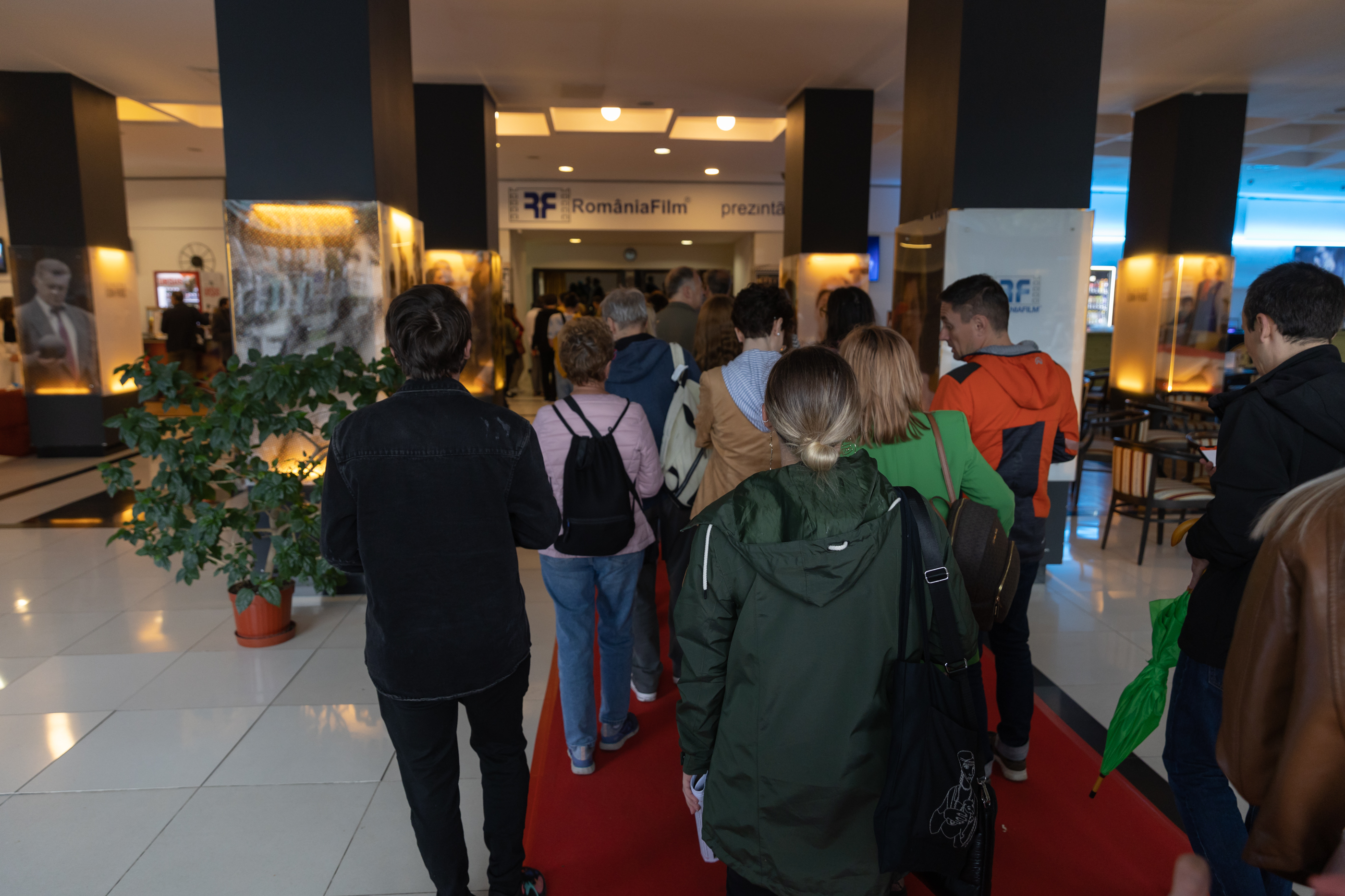 FOTOREPORTAJ Cum a fost la TIFF 2023: filme în ploaie, gropi și gulaș, la ultima aglomerație înainte de vacanță