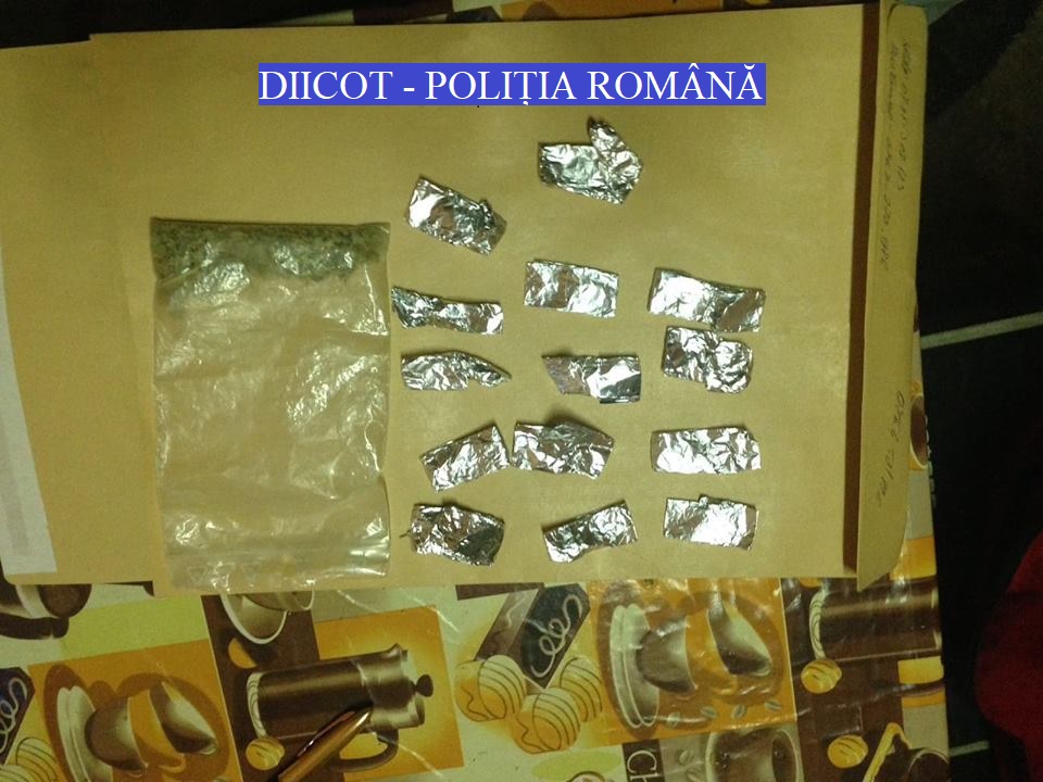 Drogul zombie face ravagii în rândul tinerilor din Câmpia Turzii. Consumatorii au fost filmați în agonie / VIDEO