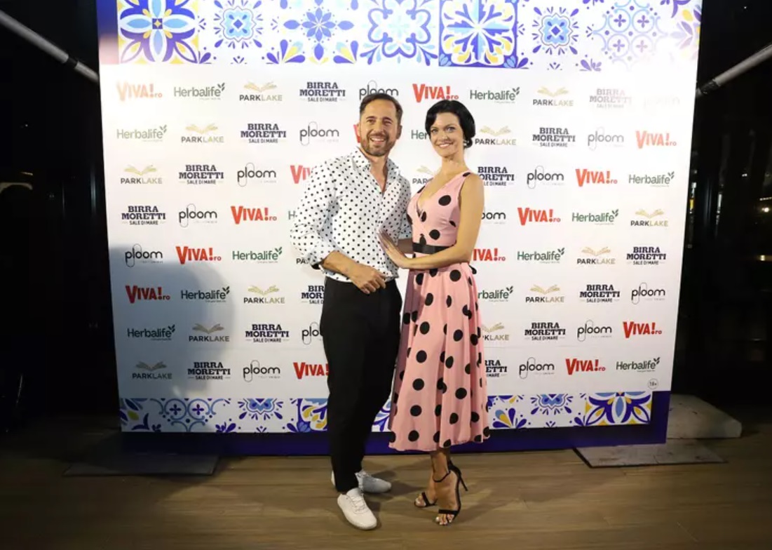 Cum s-au îmbrăcat vedetele la VIVA! Influencers Party 2024. Elena Gheorghe a făcut furori într-o rochie mini, iar Laura Cosoi într-una transparentă