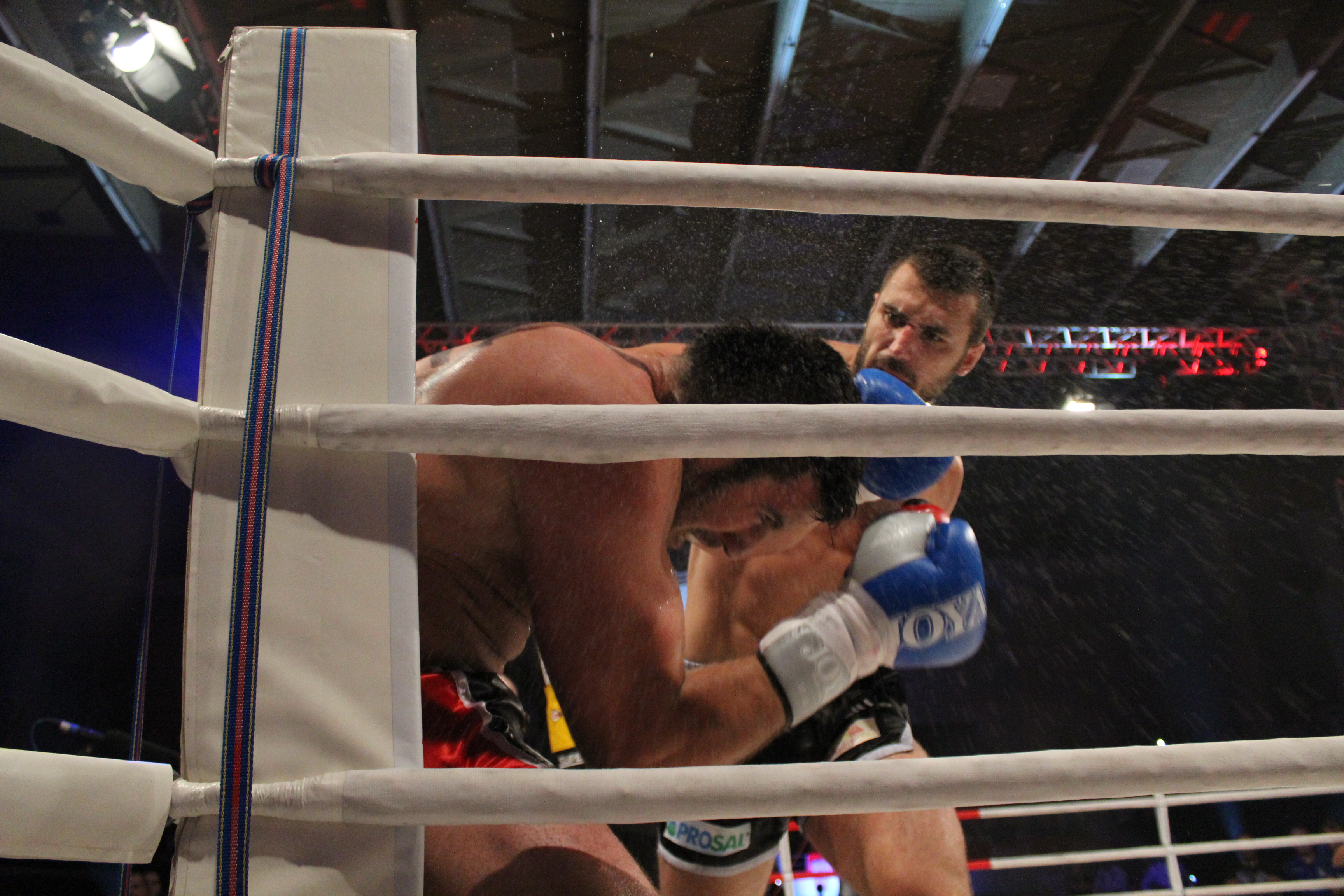 VIDEO / Andrei Stoica și-a păstrat centura mondială Superkombat