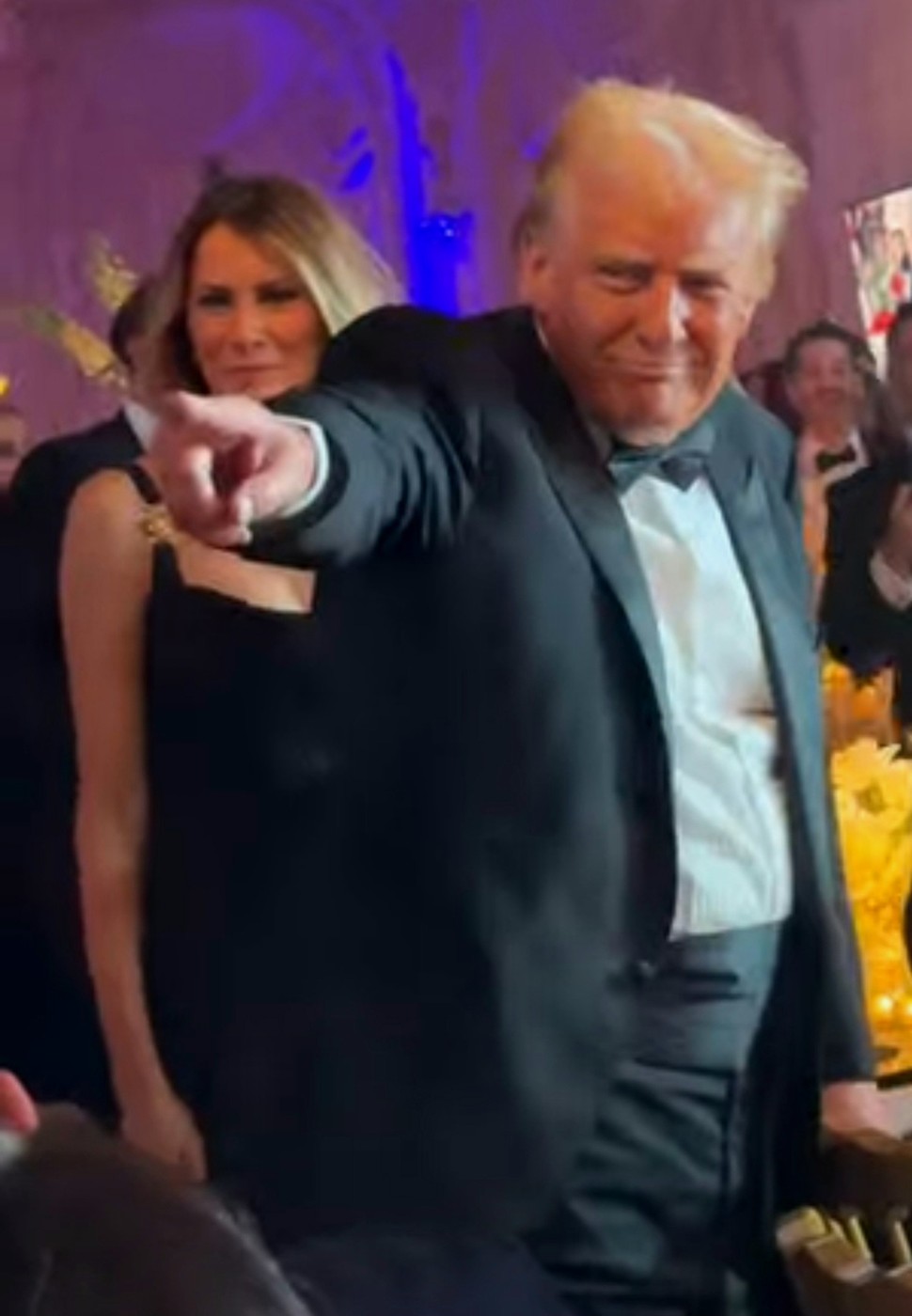 Donald Trump și Elon Musk, dans viral în noaptea de Revelion. S-au distrat pe ritmurile piesei „YMCA” VIDEO