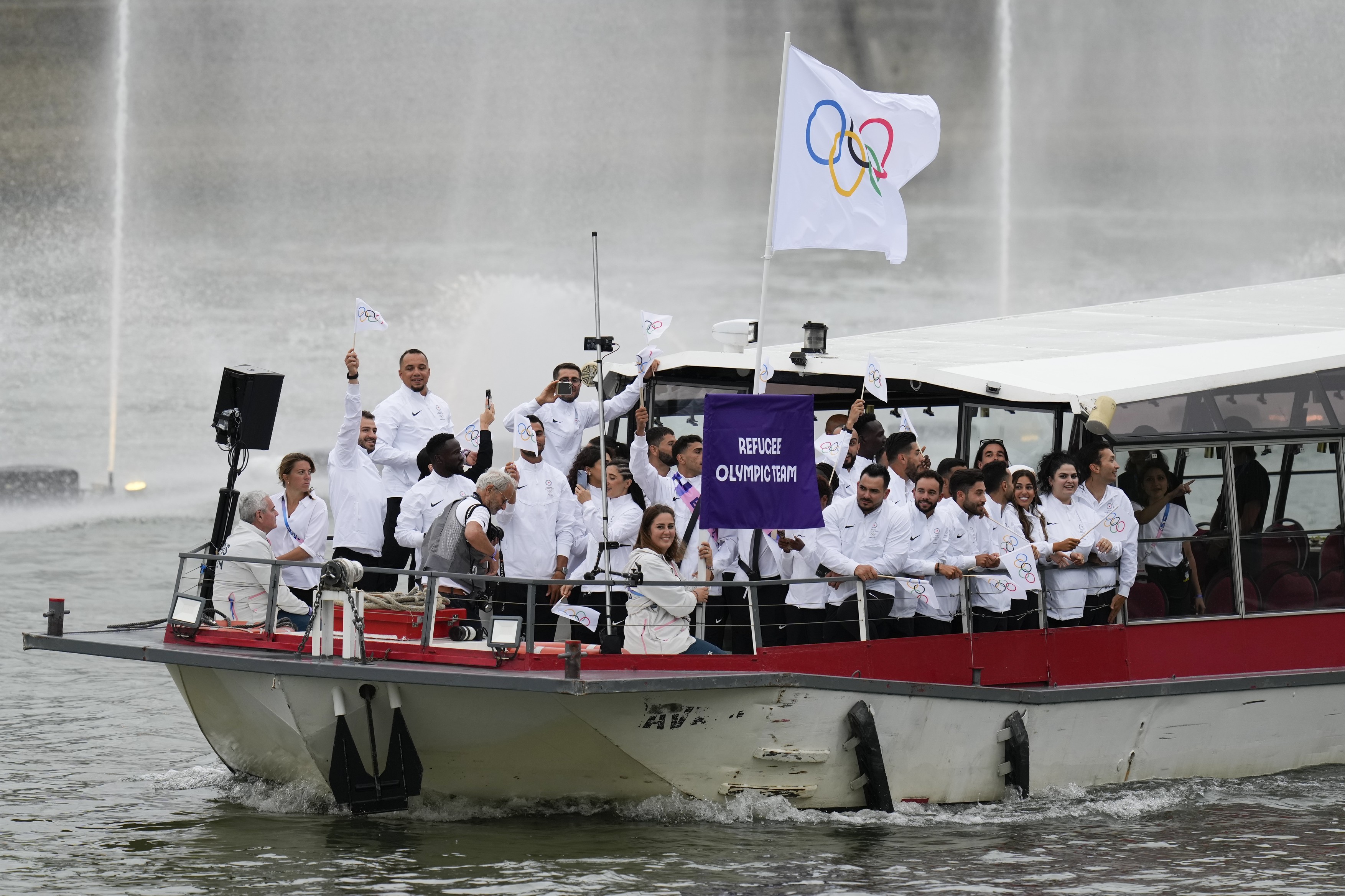 Ceremonia de deschidere a Jocurilor Olimpice de la Paris 2024. Imagini spectaculoase din capitala Franței | VIDEO