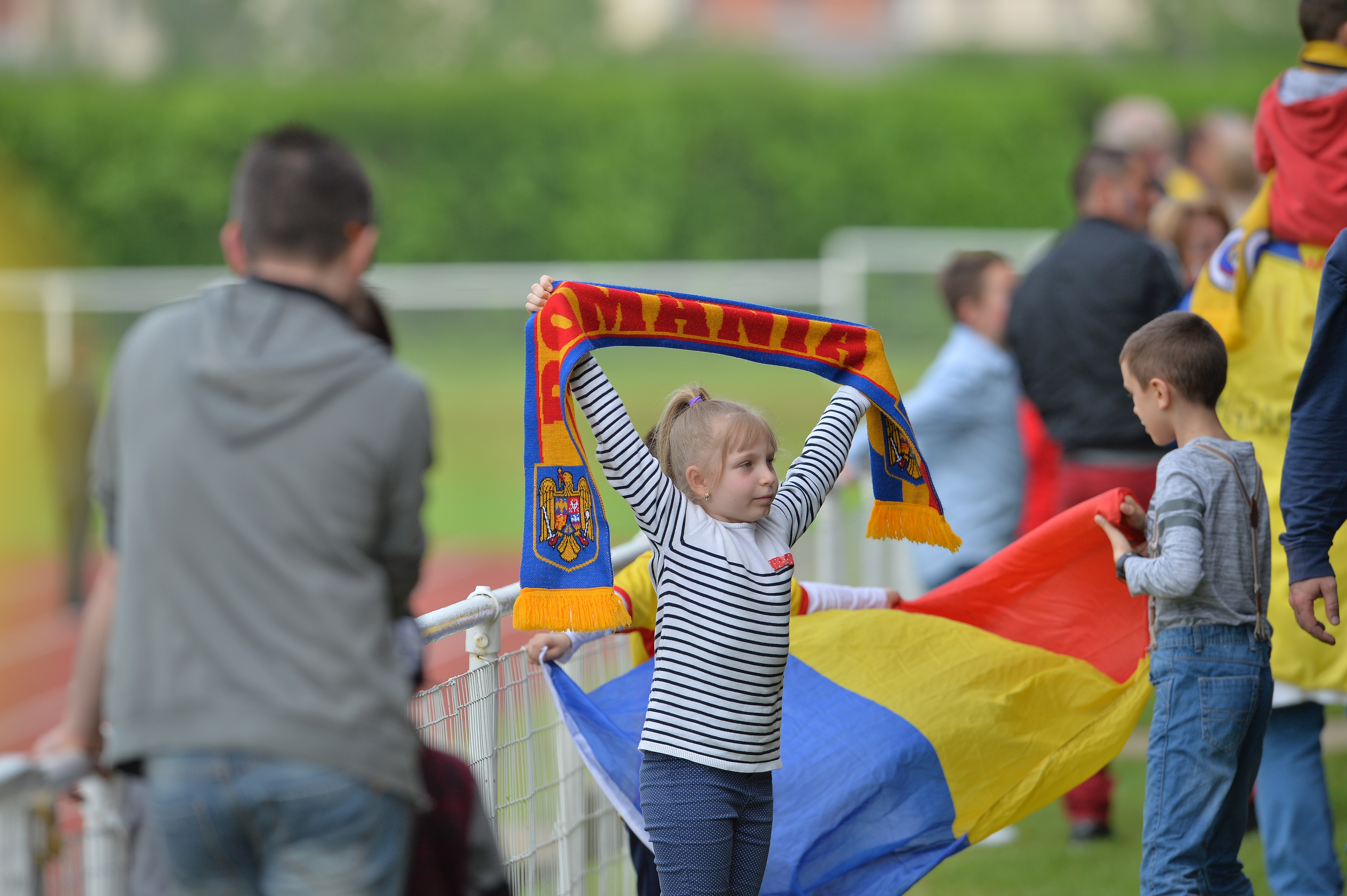 Euro 2016. Corespondență din Franța. Chiricheș a rezistat testelor la care a fost supus la primul antrenament efectuat de națională în Franța. ”Nea Puiu, hai cu iconița!” FOTO&VIDEO