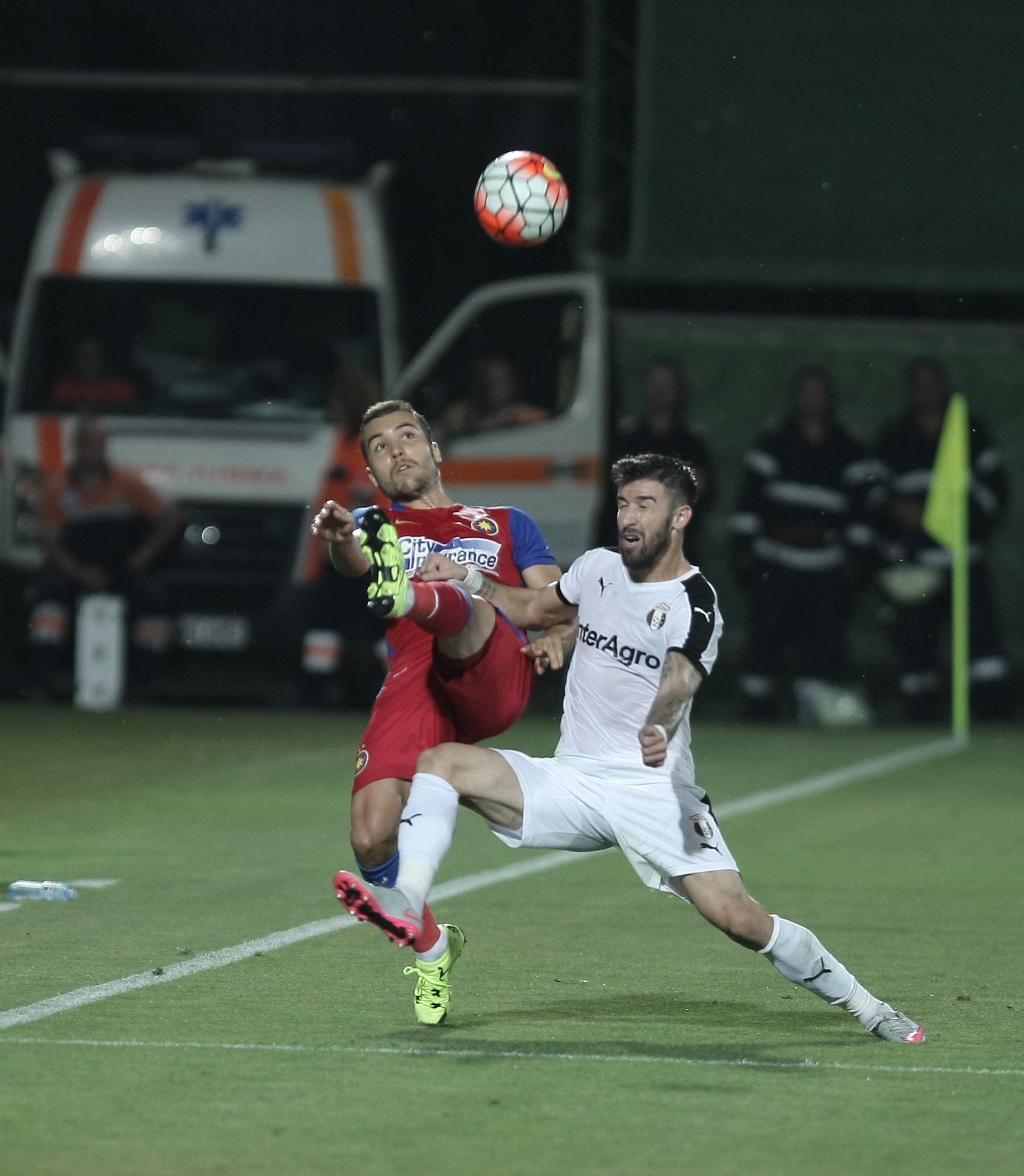 Liga I: Astra  - Steaua 2-0. N-au mers cu Steaua, au fost cu Astra! Trei goluri anulate campioanei en-titre de brigada lui Colțescu! ^Campioana, gafă de amatori: legitimația lui Muniru!