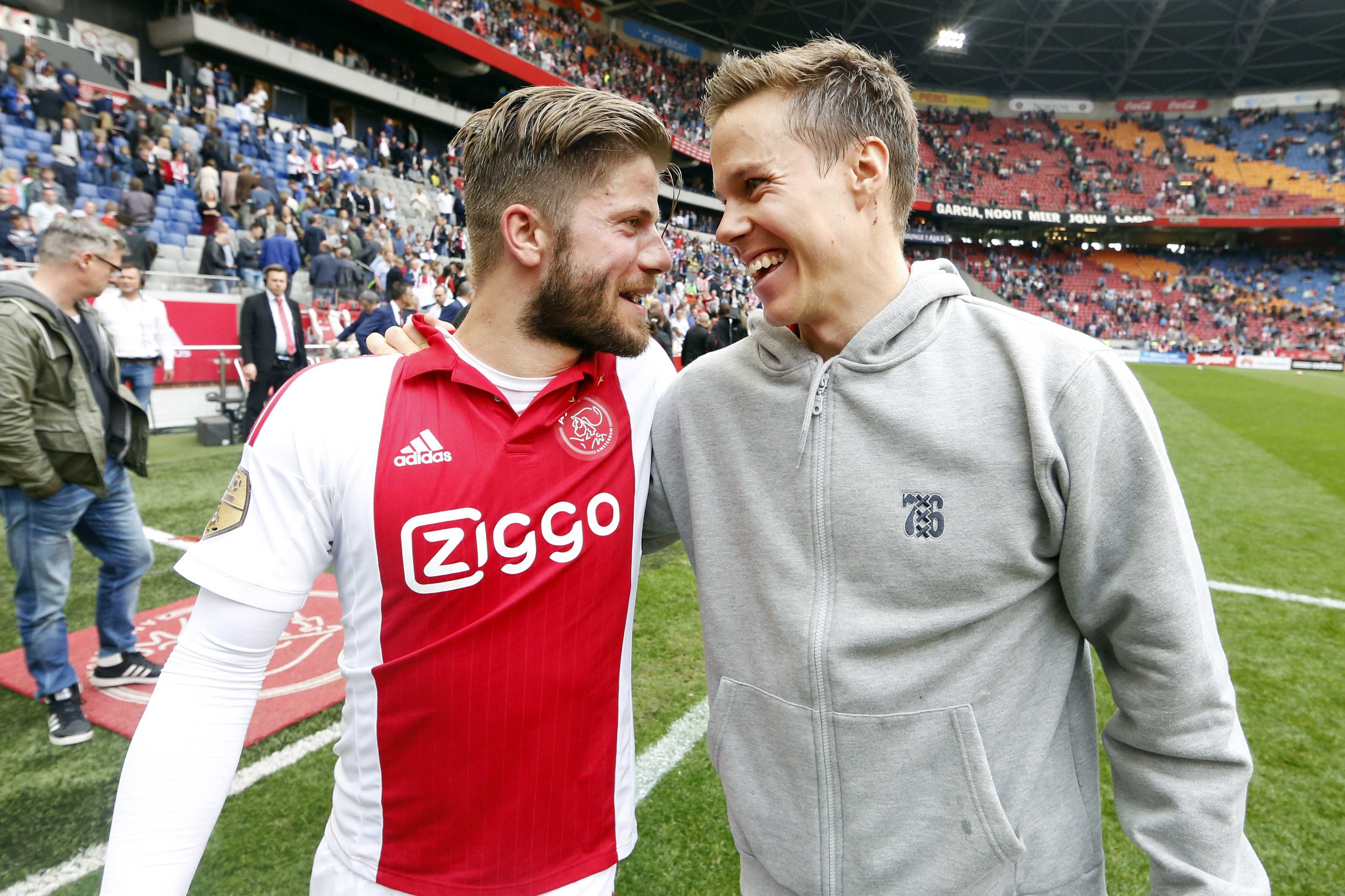 Băiețeii mamei! Jucătorii de la Ajax au sărbătorit ”Ziua mamei”!