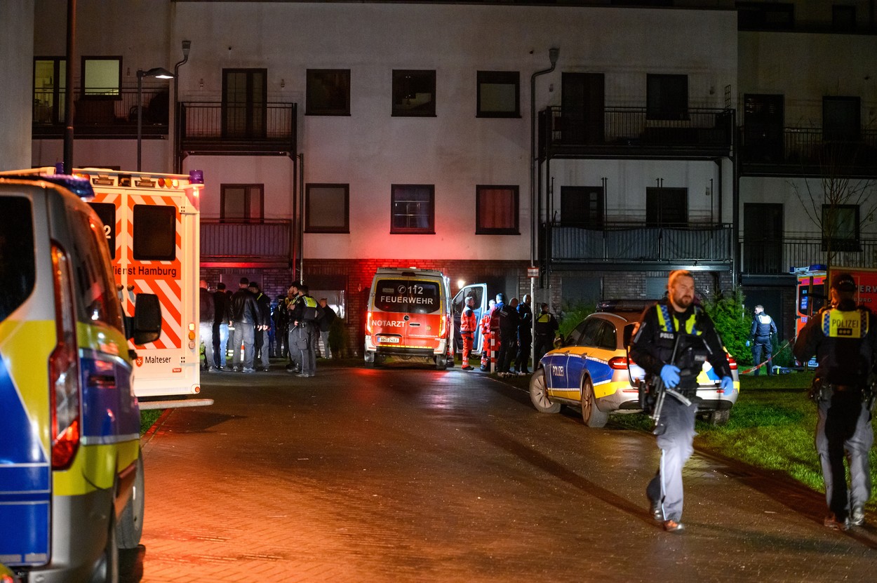 Doi bărbați au murit în Germania, după ce unul a deschis focul. 28 de maşini de Poliție au venit la fața locului