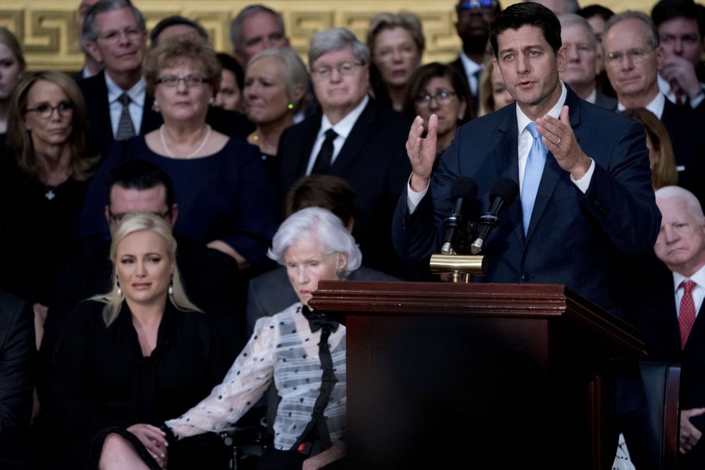 FOTO/ Imagini emoționante. Mama lui John McCain, în vârstă de 106 ani, la căpătâiul fiului ei