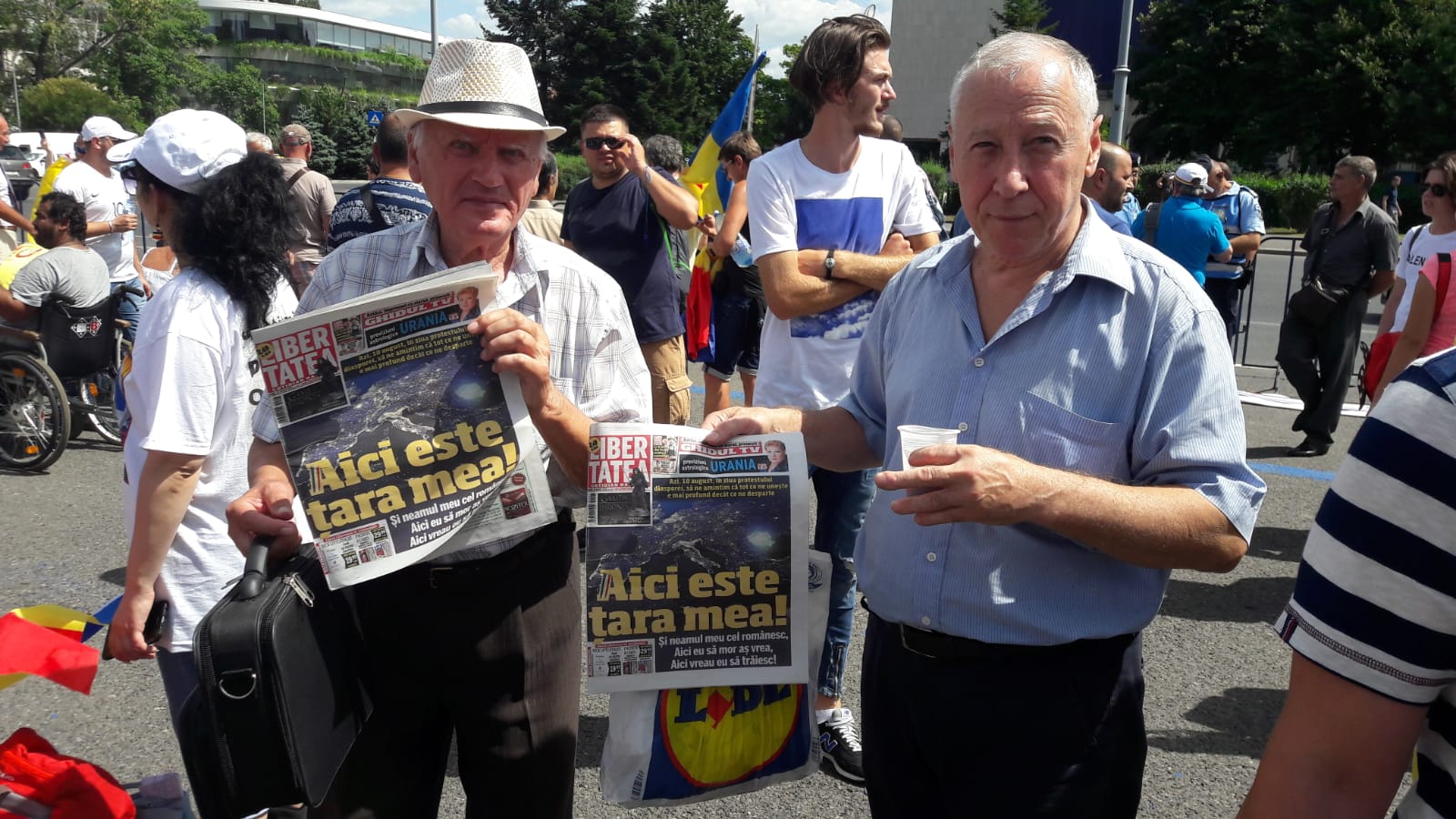 FOTO/Libertatea din piață. ”Aici e țara mea și neamul meu cel românesc”