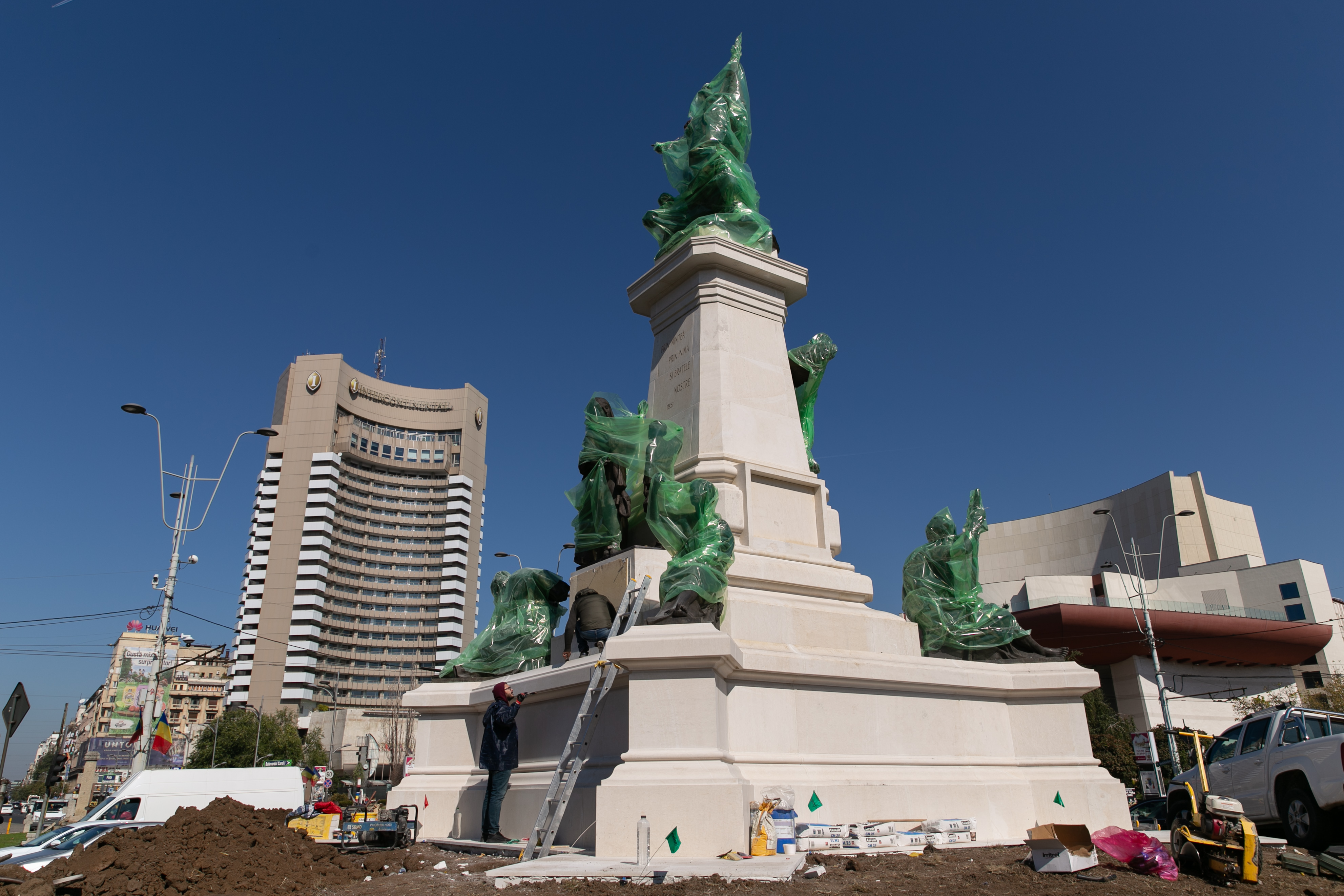 Cum arată monumentul lui Ion C. Brătianu, din Piața Universității, înainte de inaugurare