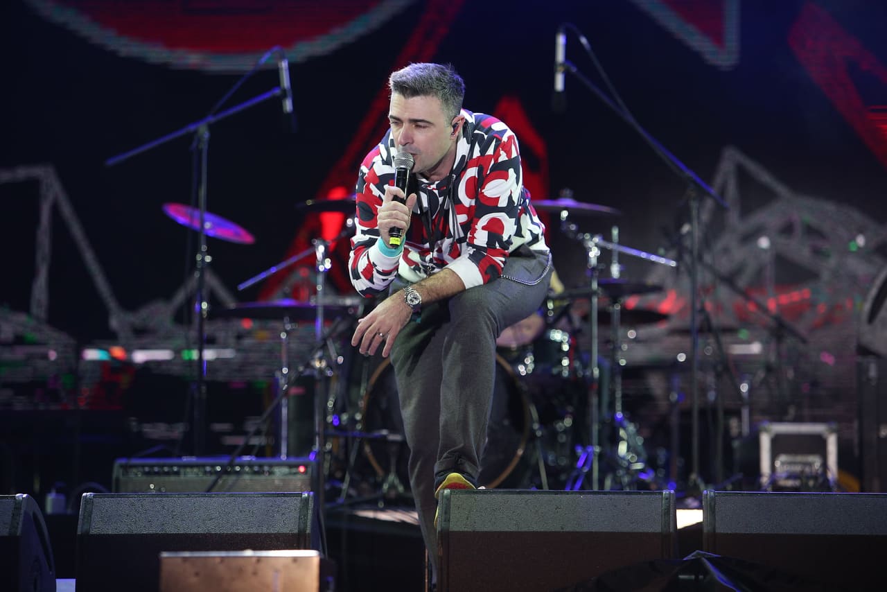 Revelion 2020 pe ritm de disco, în Piața Constituției din București. Cum s-au distrat bucureștenii la cumpăna dintre ani