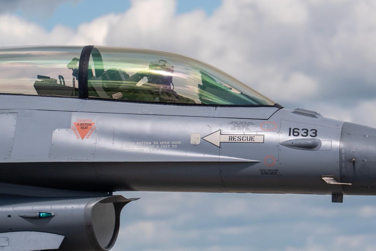 Pilotul român de F-16 care a doborât o dronă în Estonia, decorat de Radu Miruță și conducerea MApN: „În spatele acelui moment au stat ani de pregătire”