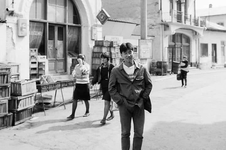 Bucureștiul liber de acum 30 de ani, fotografiat de un japonez aventurier: “Am văzut mulți oameni frumoși și liberi în acele zile”