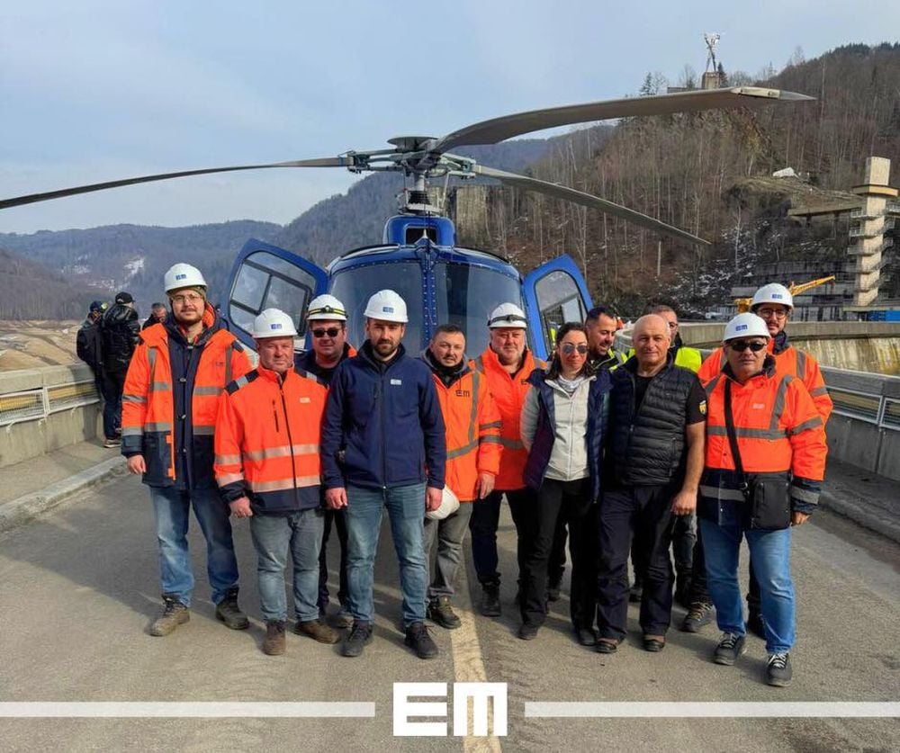 Când se reumple lacul Vidraru: a fost adus inclusiv un elicopter la baraj