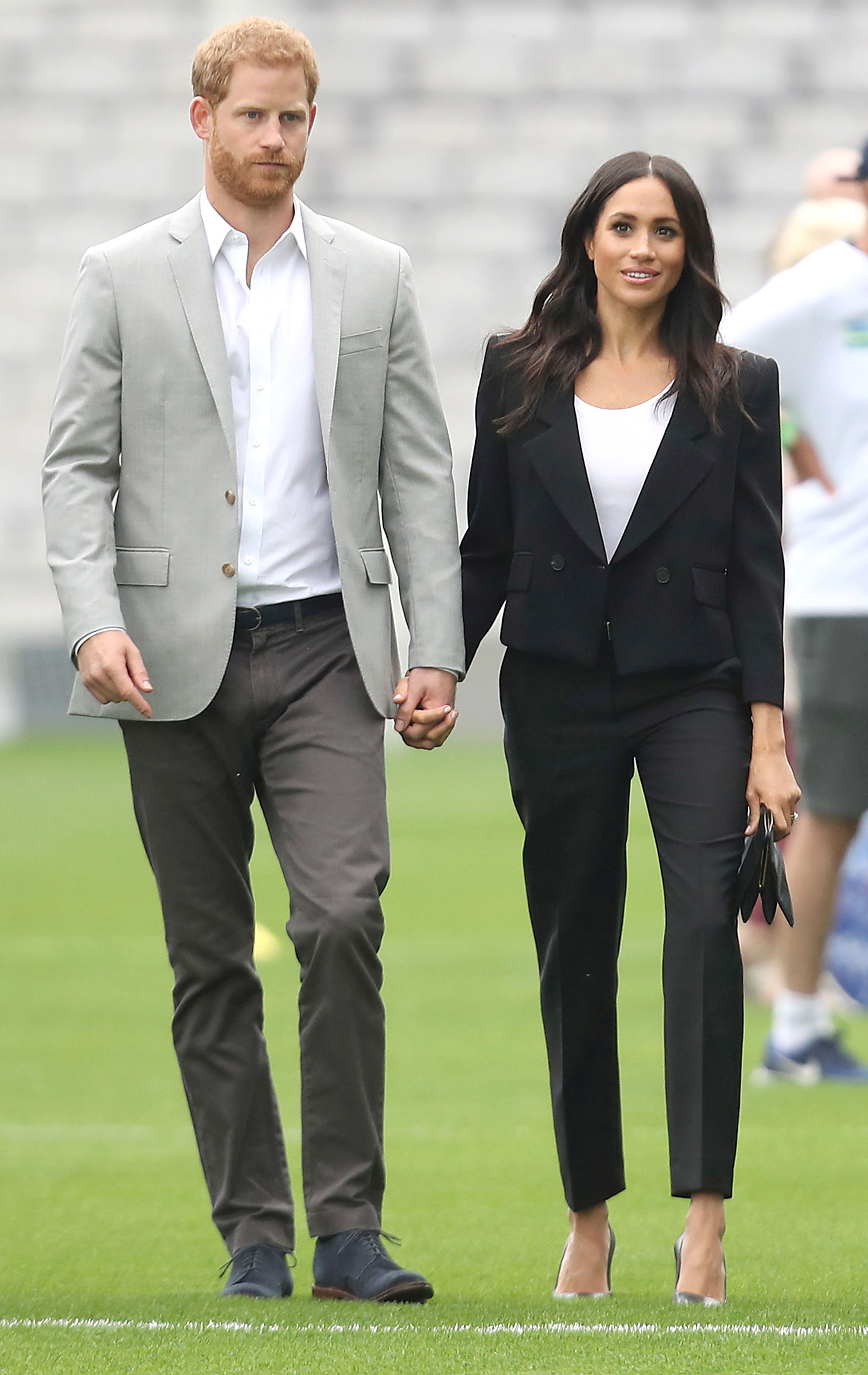 FOTO | Meghan Markle, primul turneu regal alături de prințul Harry. A purtat cinci ținute pe parcursul a 24 de ore