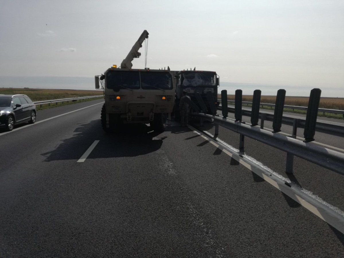 Militar american, rănit într-un accident pe Austostrada Arad-Timișoara. Camionul NATO a lovit parapeții