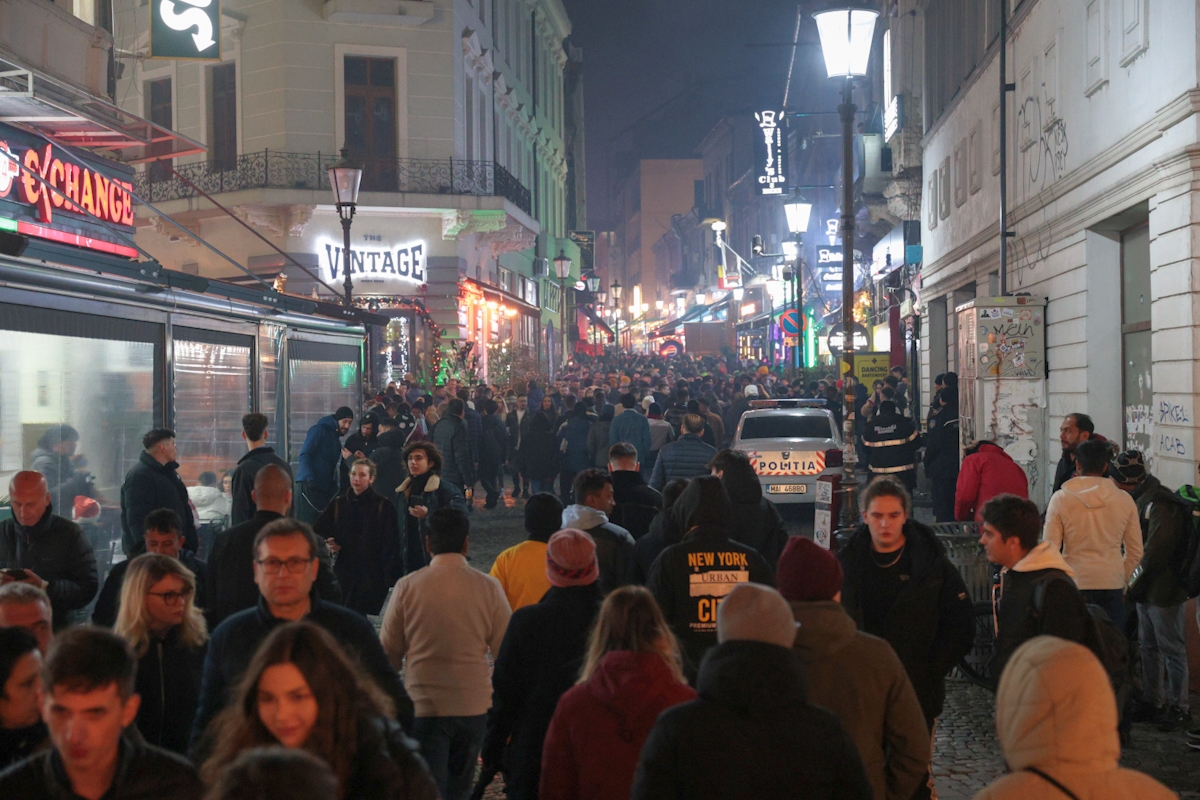 FOTO. Sute de persoane au petrecut de Revelion în Centrul Vechi, din București. A fost show și în Parcul IOR