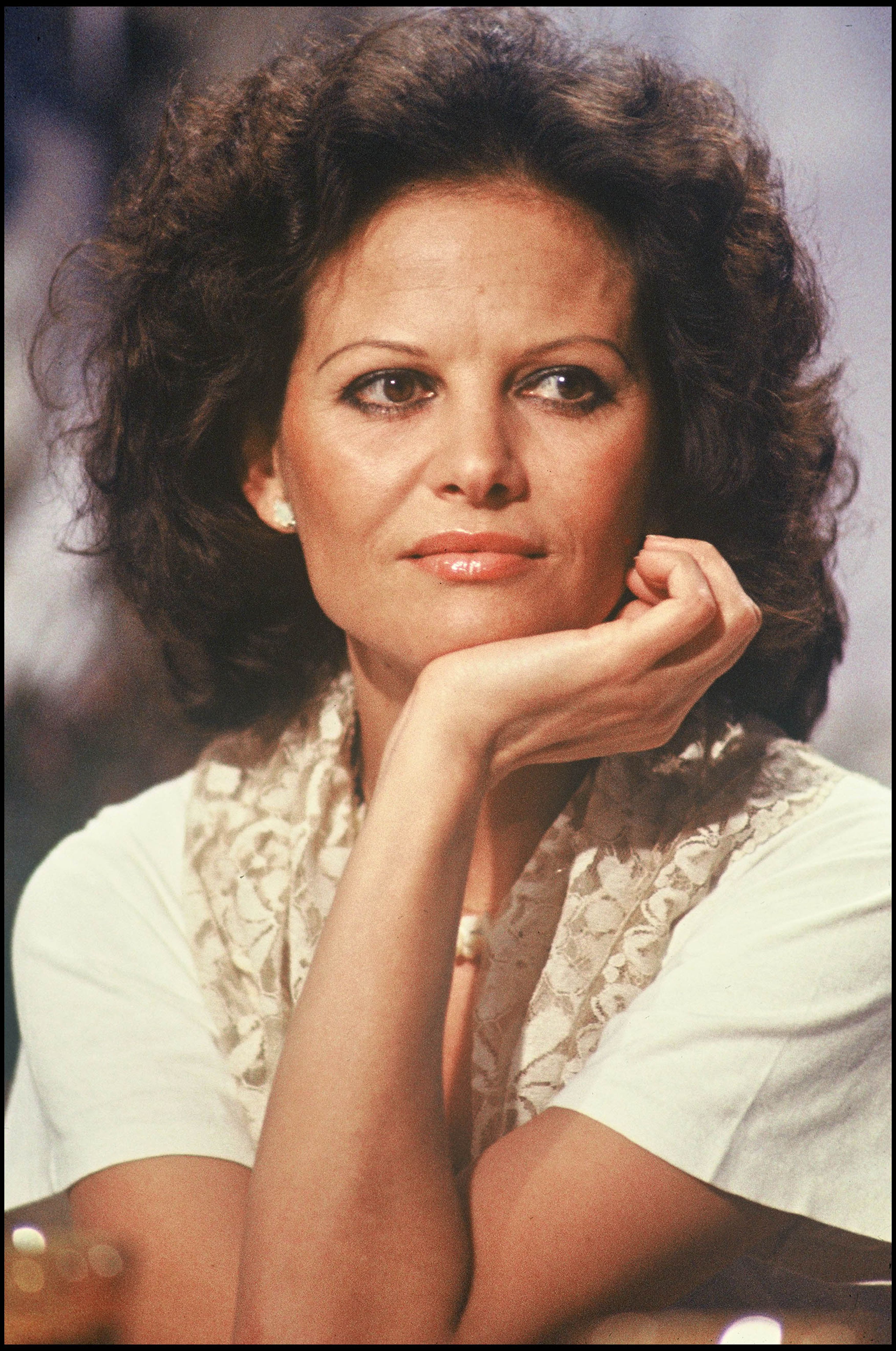 Florin Piersic și Claudia Cardinale, sărut memorabil în urmă cu 16 ani. Actorul nu și-a putut stăpâni emoțiile pe scenă: „Recunosc, mi-a scăpat”