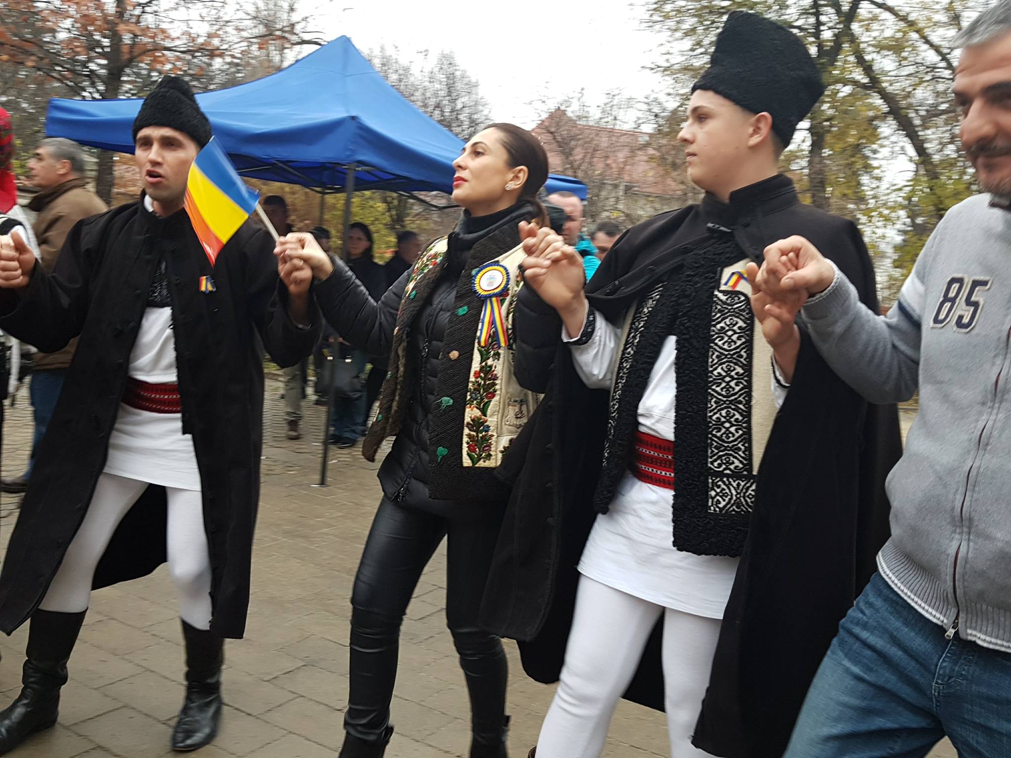 ALDE a dat petrecere în curtea sediului central de la Arcul de Triumf FOTO&VIDEO