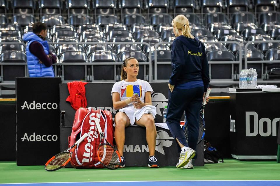 Dan Petrescu le-a încurajat pe componentele echipei României de Fed Cup | GALERIE FOTO