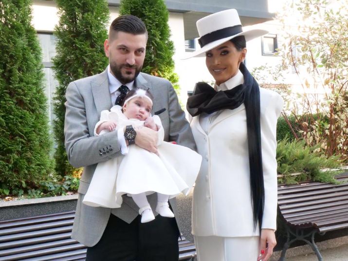 FOTO - Adelina Pestrițu și-a botezat fetița, pe Zenaida! Ce ținute a ales pentru marele eveniment