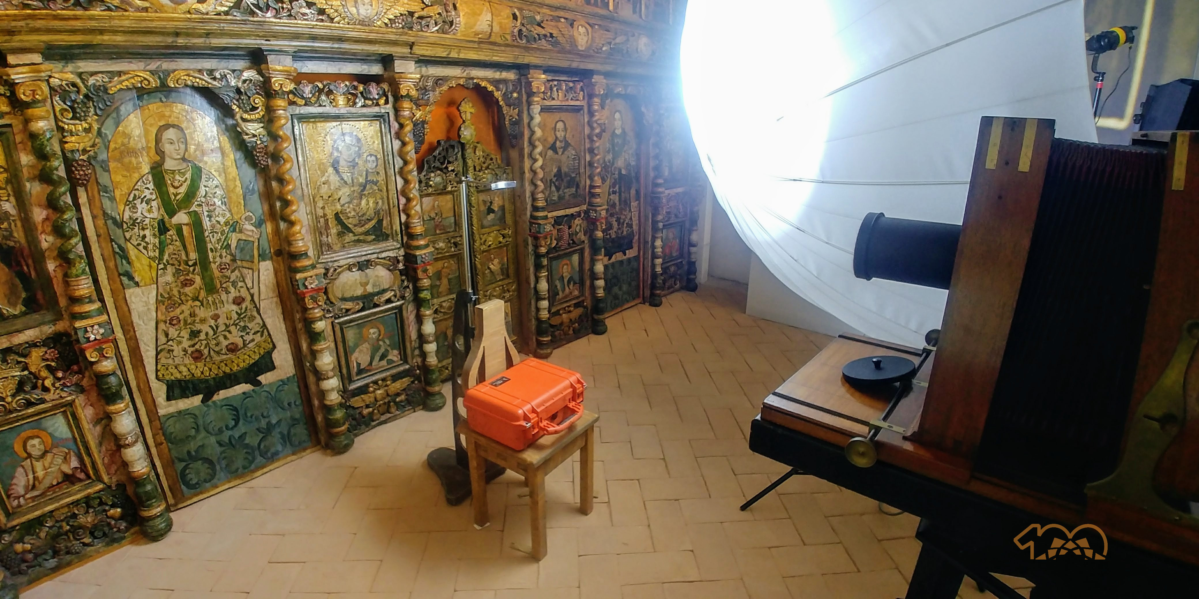 REPORTAJ: Un fotograf reînvie tehnica din vremea Marii Uniri. Vrea să fotografieze pe clişee de sticlă 100 de români celebri| VIDEO&FOTO