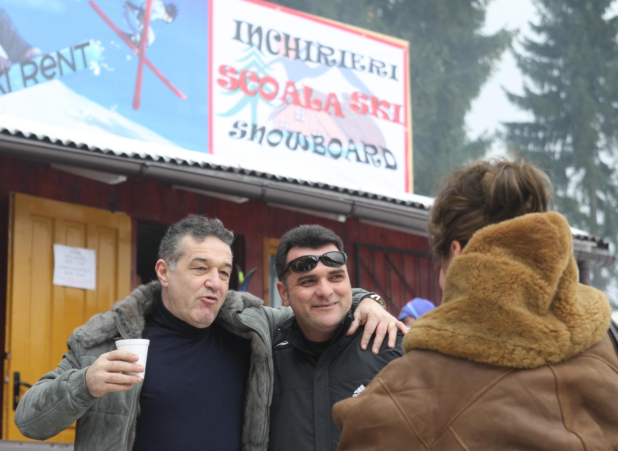 Steaua duce dorul unor fotbaliști adevărați, dar Gigi Becali dă banii pe petreceri private! Revelion de 10.000 de euro la munte! GALERIE FOTO