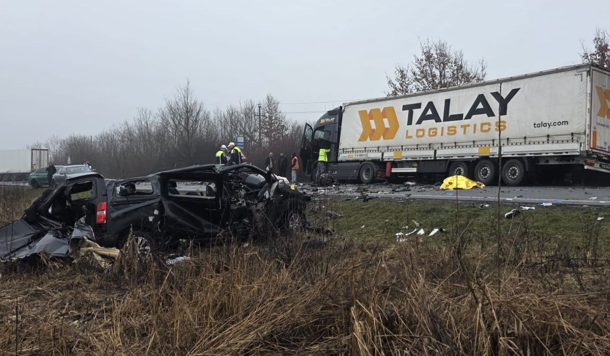 Șapte morți la Lugojel, într-un accident cu un TIR, o cisternă, un microbuz și un autoturism