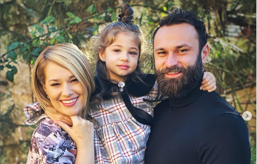 Feli Donose, mărturisiri neașteptate la un an de la divorțul de tatăl fiicei sale: „Mama spera să ne împăcăm, că e copilul la mijloc”