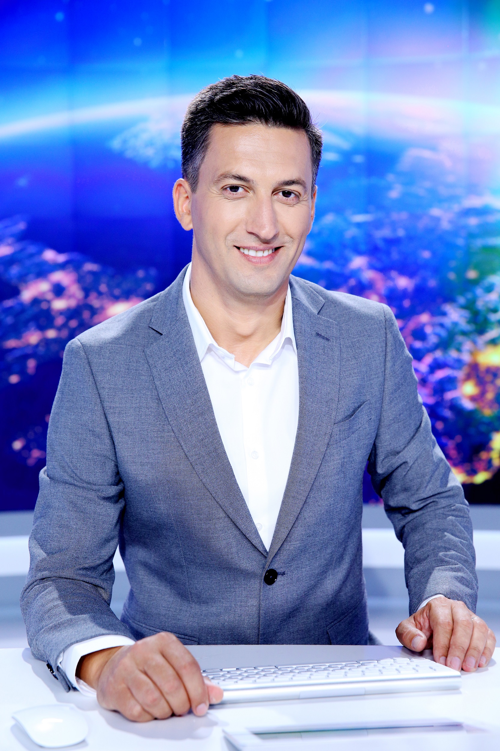 Meseria pe care a avut-o Cosmin Stan înainte să prezinte știrile de la PRO TV: „Am întâlnit și doamne bogate! Șase luni am stat”