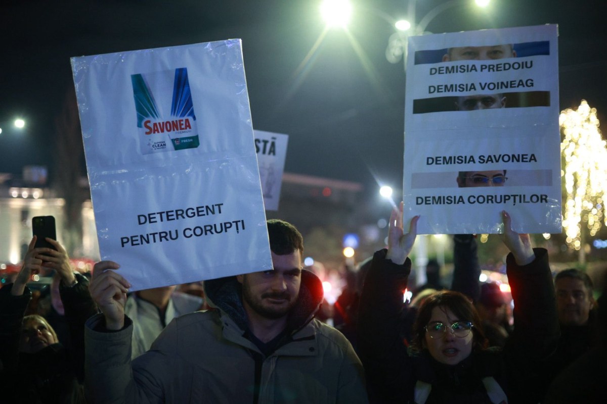 Nou protest în Piața Victoriei din București. Câteva mii de oameni au cerut demisia șefei Curții Supreme, Lia Savonea, pentru neregulile din justiție, în a patra zi consecutivă