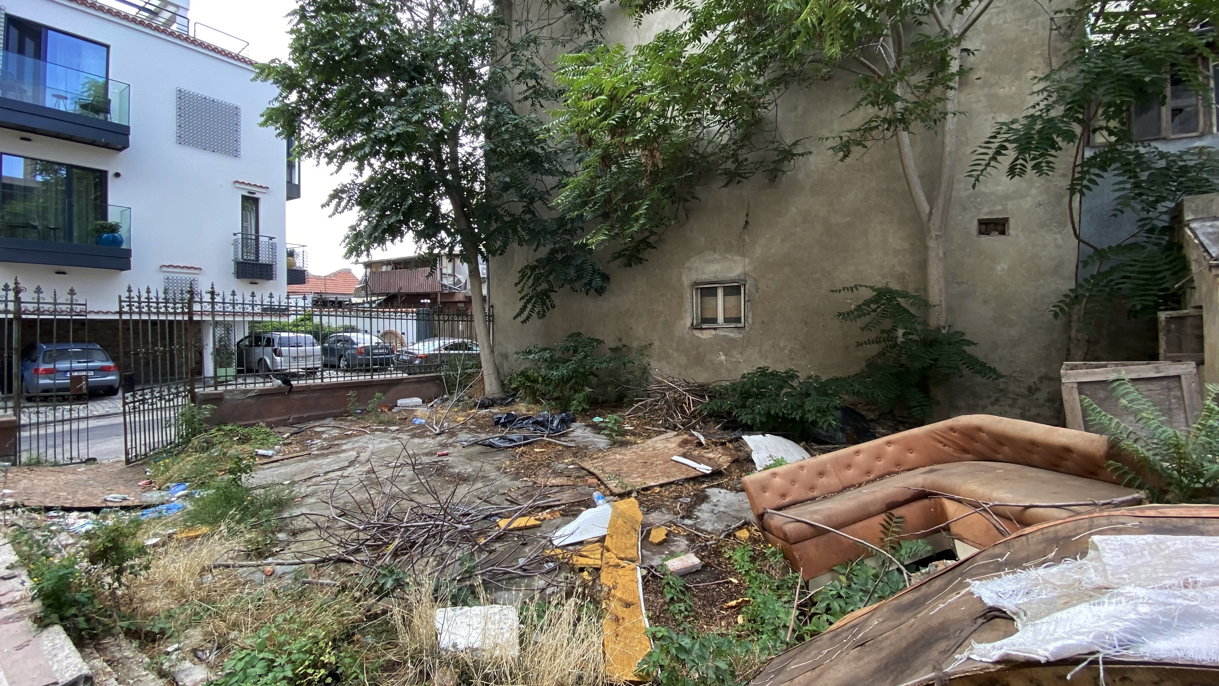 Sinagoga din Constanța, ruina de la malul mării. Clădirea comunității evreiești e în pericol de prăbușire, dar urmează să fie readusă la viață cu două milioane de euro