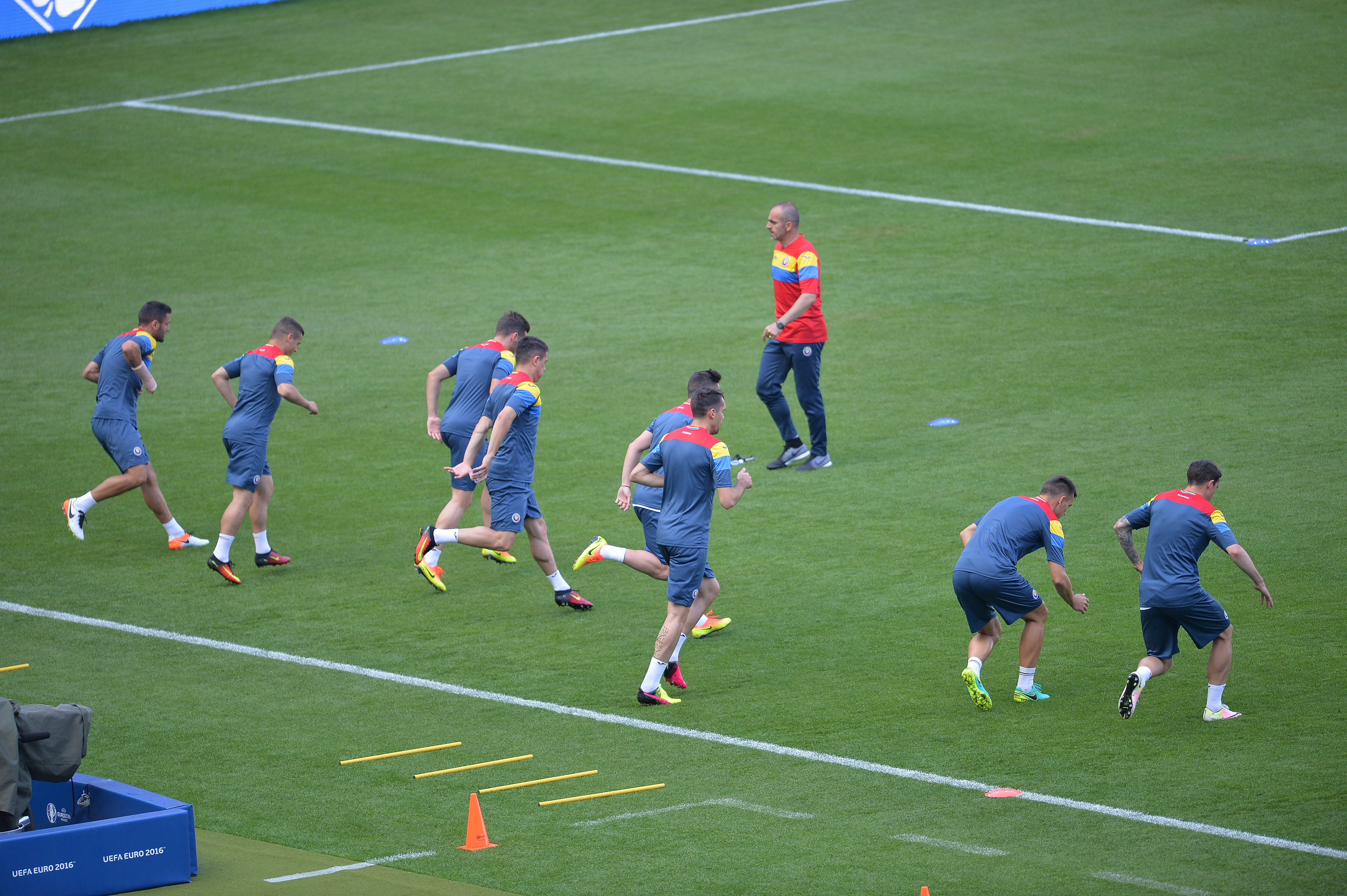 Euro 2016. Tricolorii au efectuat antrenamentul oficial pe Stade de France, ultimul înaintea meciului cu ”Les Bleus” (vineri, ora 22:00). Zâmbete și uimire / GALERIE FOTO și VIDEO
