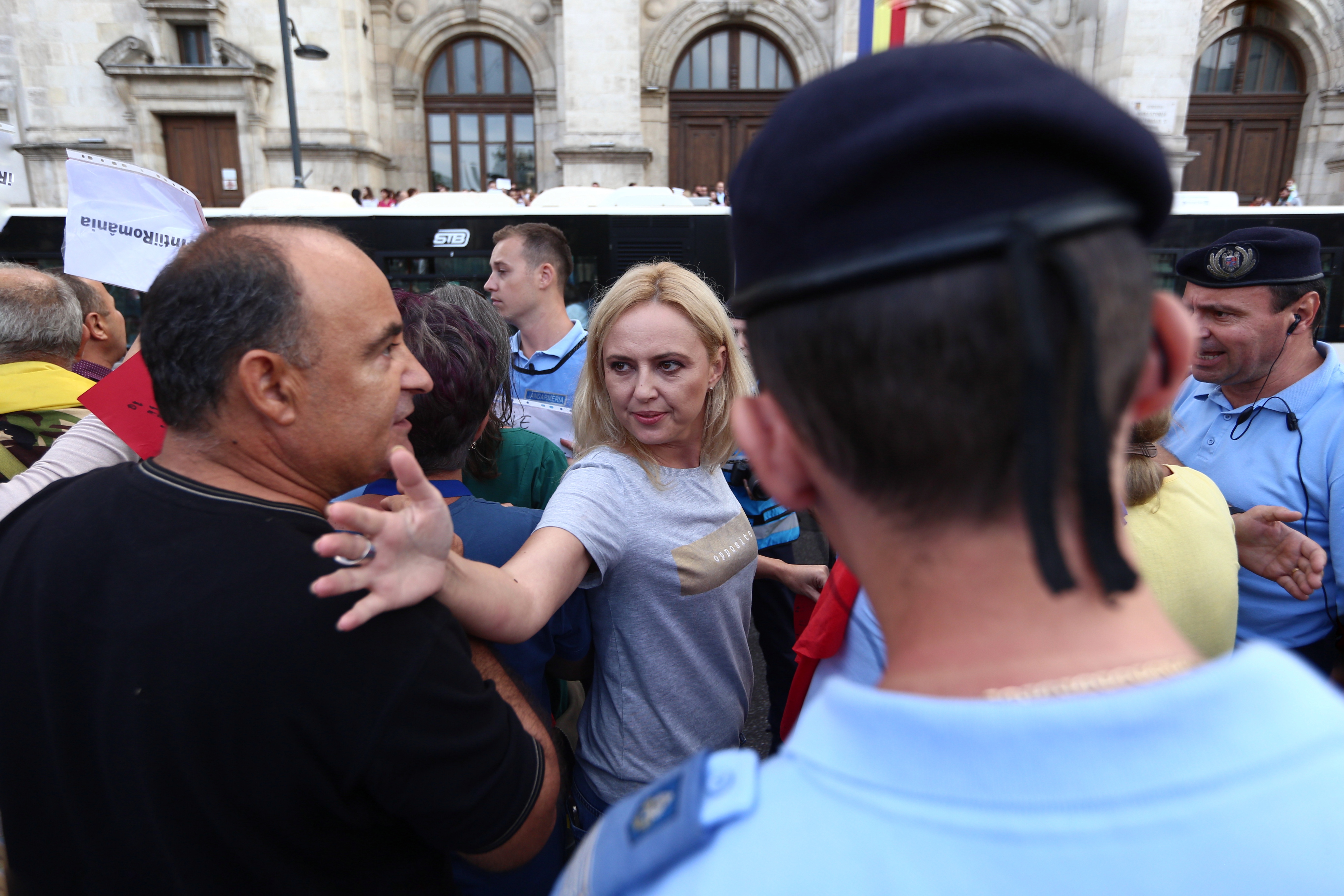 FOTO| Protestul magistraților din toată țara în fața Curții de Apel București: justiţia română este sub asalt în momentul de faţă