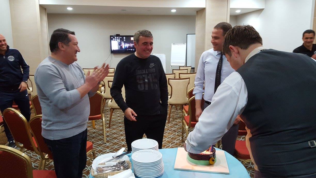 De ziua lui Gică Hagi, jucătorii i-au cerut să aibă răbdare cu ei / GALERIE FOTO & VIDEO