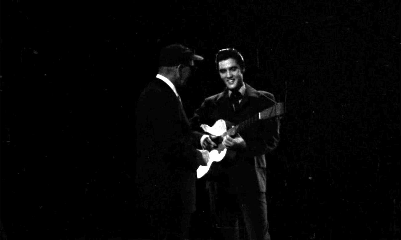 Imagini video necunoscute cu Elvis Presley, apărute după aproape 70 de ani. Filmare din 1956, când a înregistrat o melodie celebră