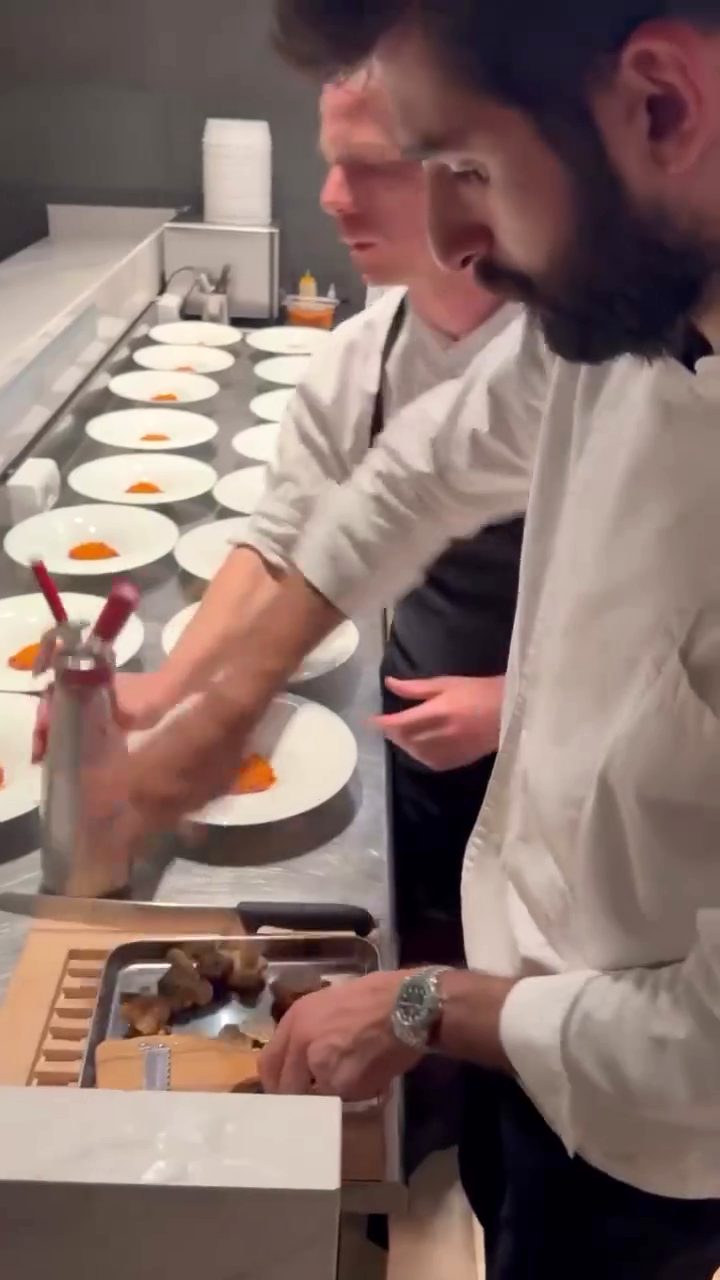 Un român a gătit o trufă la o cină exclusivistă de 10.000 de euro, într-un restaurant cu o stea Michelin, din Italia