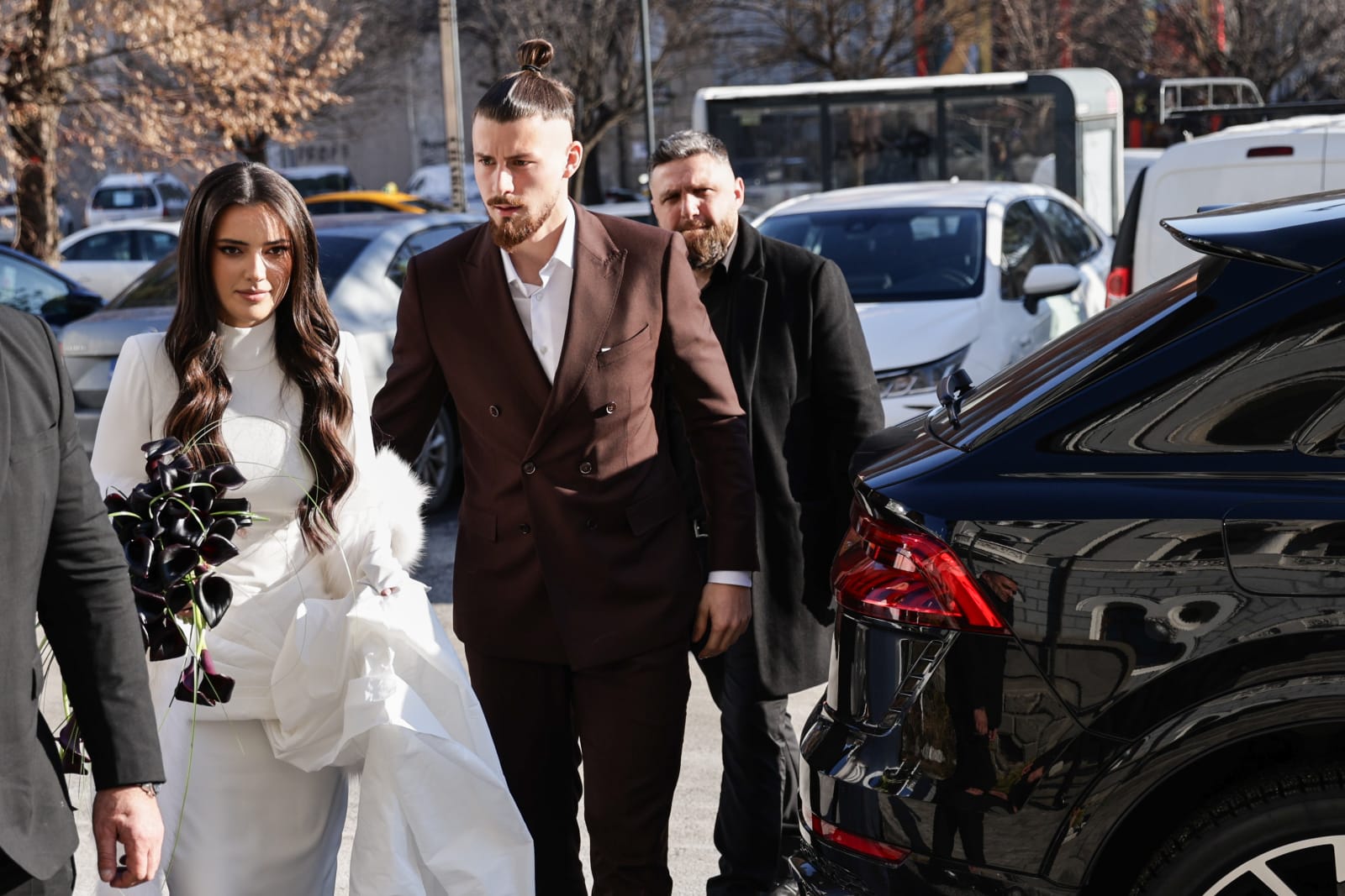 Imagini de la cununia civilă a lui Radu Drăgușin. Fotbalistul s-a căsătorit cu Ioana Stan