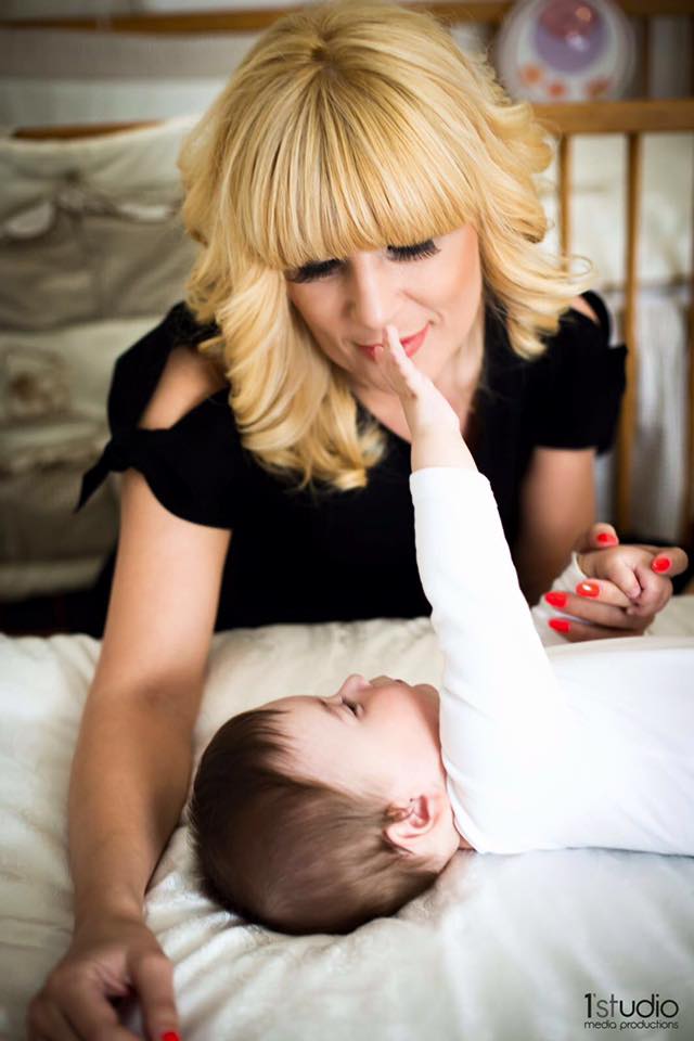 Elena Udrea, într-o postură inedită. Ce imagini a publicat pe Facebook / FOTO