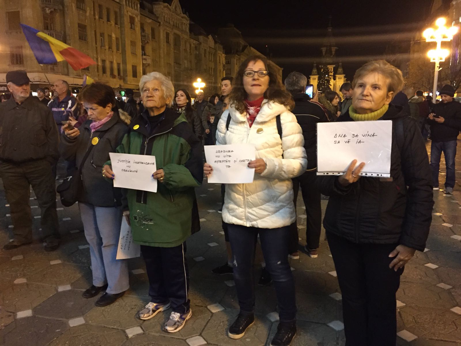 UPDATE: Proteste mai multe orașe din țară față de modificarea legilor justiției. Oamenii au ținut un moment de reculegere în memoria victimelor din Colectiv | FOTO&VIDEO