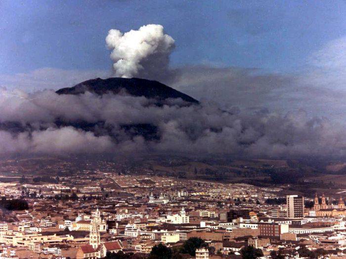 Vulcanul cu un lac de lavă de 396.240 de metri pătrați. Pericol uriaș pentru orașele din apropierea zonelor de erupție