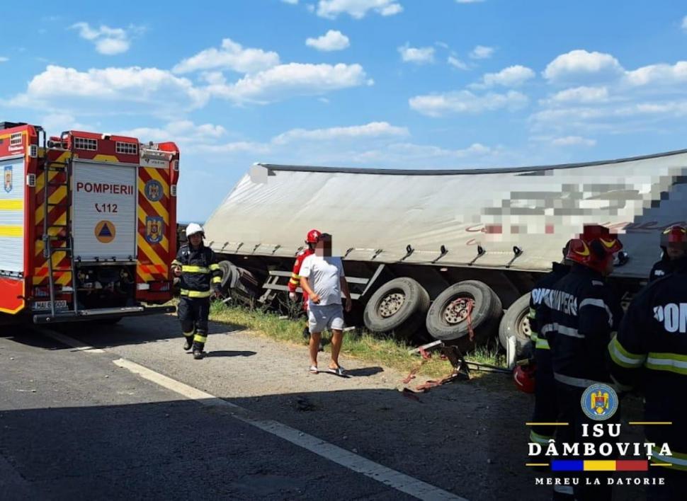 Trei morți și patru răniți pe A1 București-Pitești, după ce un TIR și o dubă s-au ciocnit