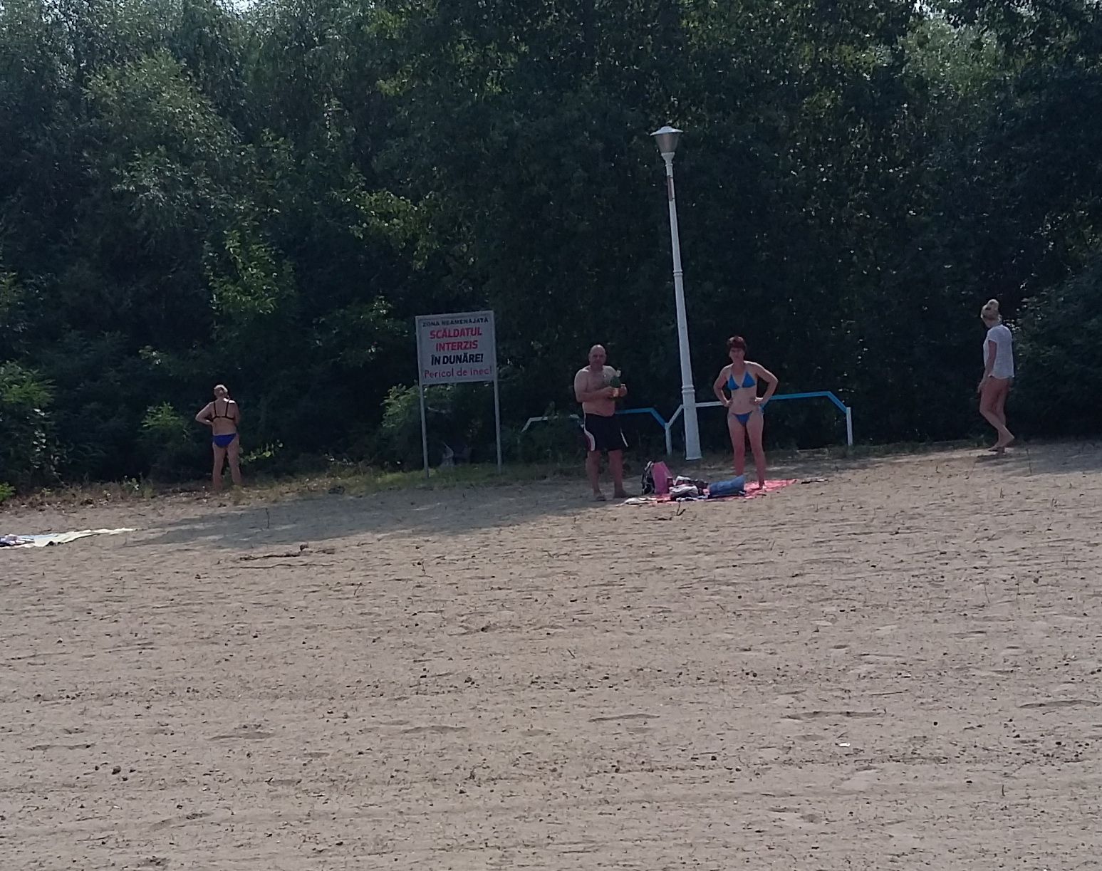 Au redeschis plaja, dar fără apă în bazine! ”Înoată” la duș | GALERIE FOTO