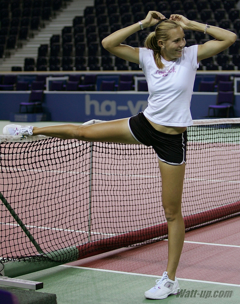 Mergeți la tenis! ^Una dintre cele mai frumoase și mai talentate jucătoare ale lumii este la București! GALERIE FOTO