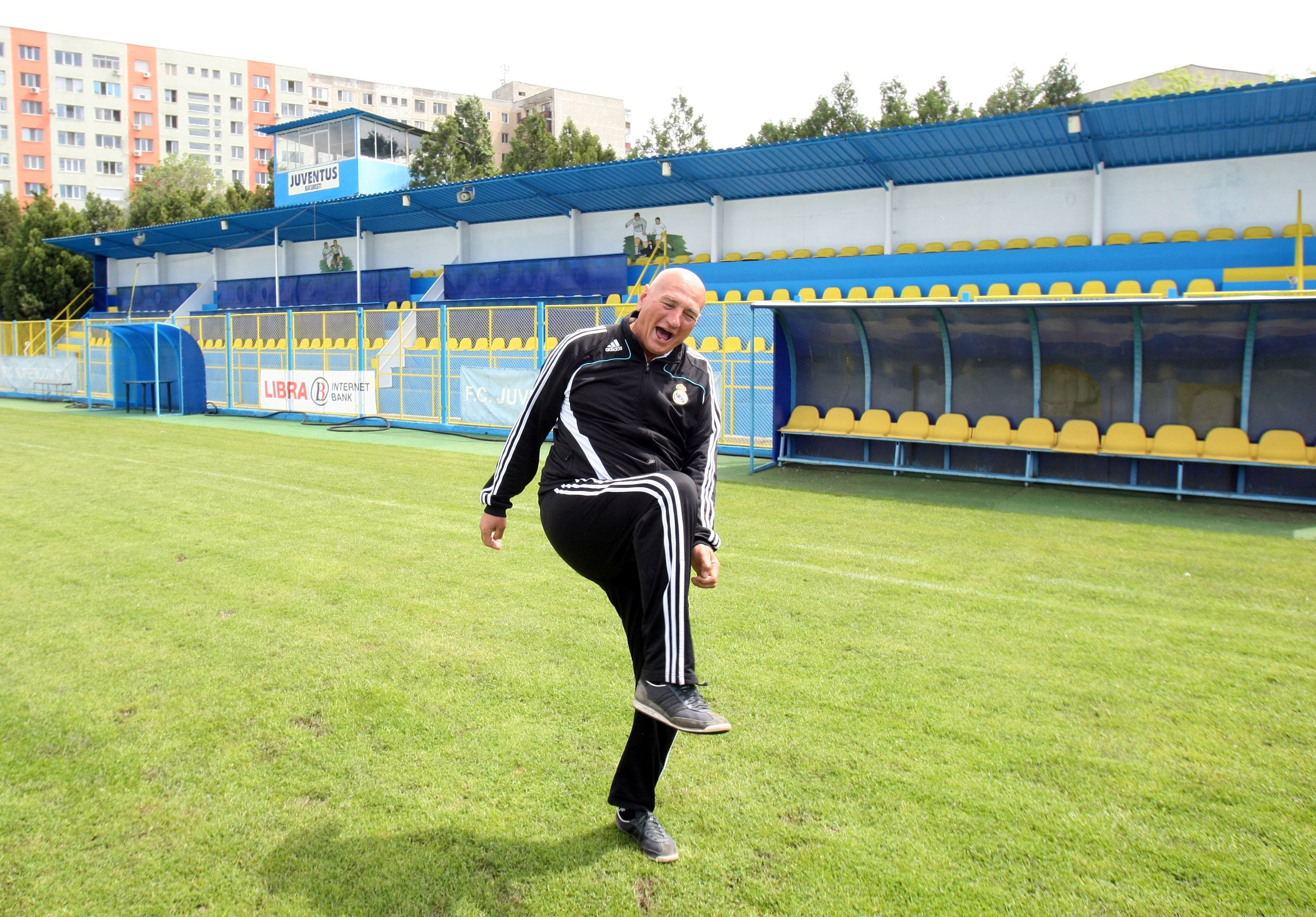 SUPERDEZVĂLUIRE / CIBILAN trăieşte! Temutul "haiduc" a jucat fotbal!
